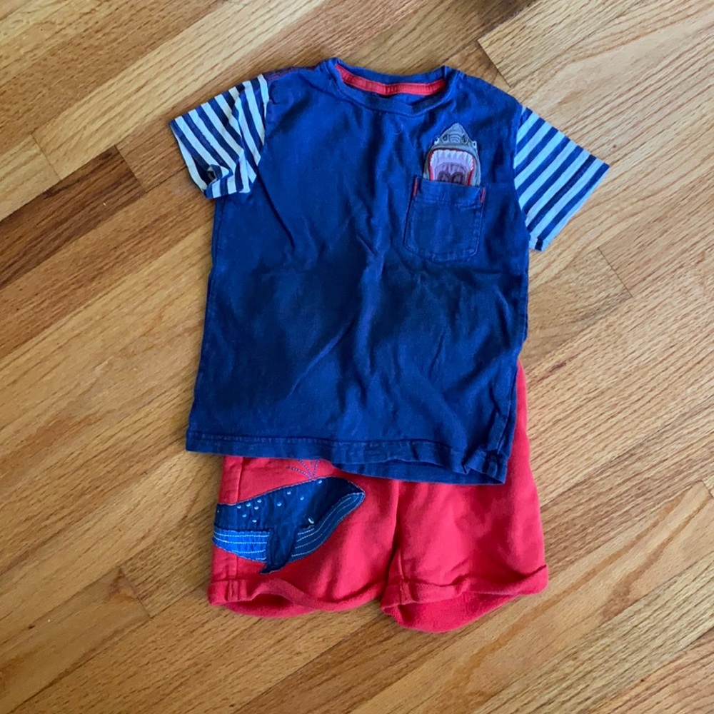 Mini Boden shark shorts set